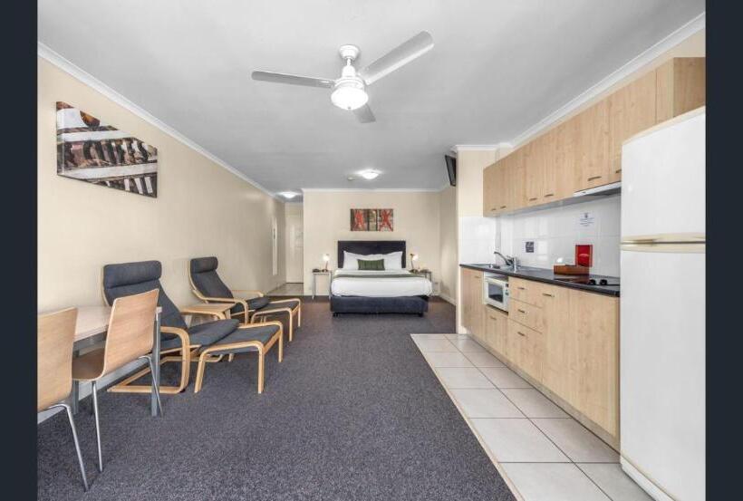 Студио Стандарт с Балконом, The Wellington Apartment