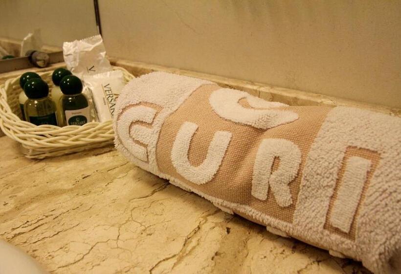 수피리어 룸, Curi Executive