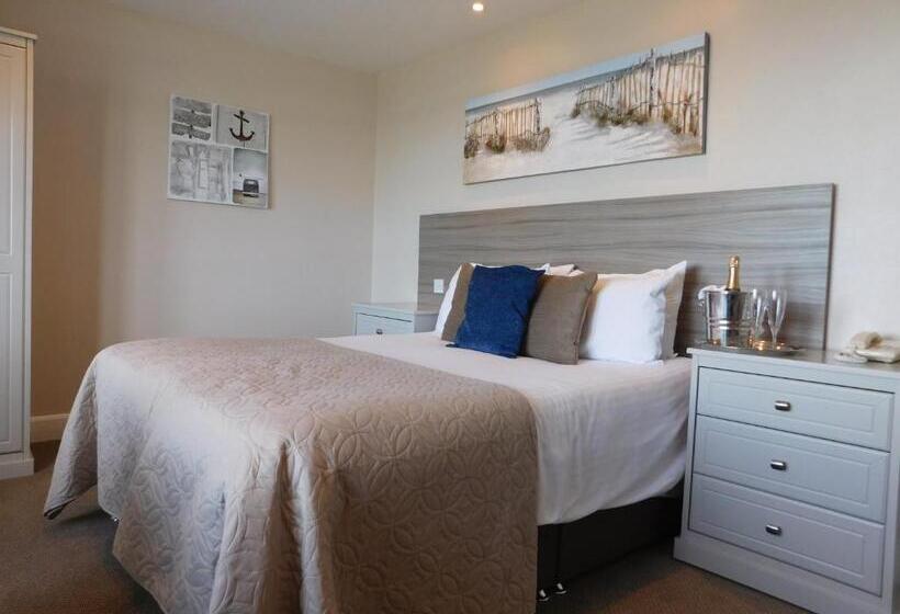 Номер Deluxe, Cullen Bay Hotel