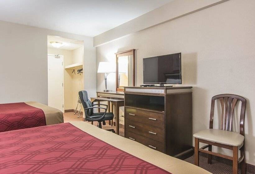 带2个双人床的标准工作室, Econo Lodge