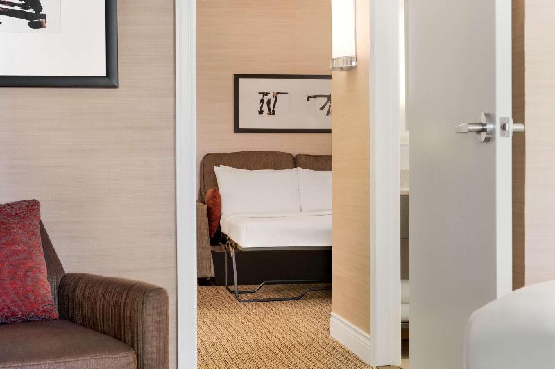 キングサイズベッドのジュニアスイート, Hilton Vancouver Airport