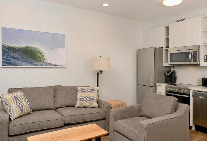 سوییت با چشم‌انداز باغ, Pacific Sands Beach Resort