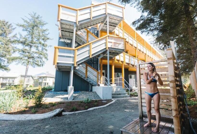 سوییت با چشم‌انداز باغ, Pacific Sands Beach Resort