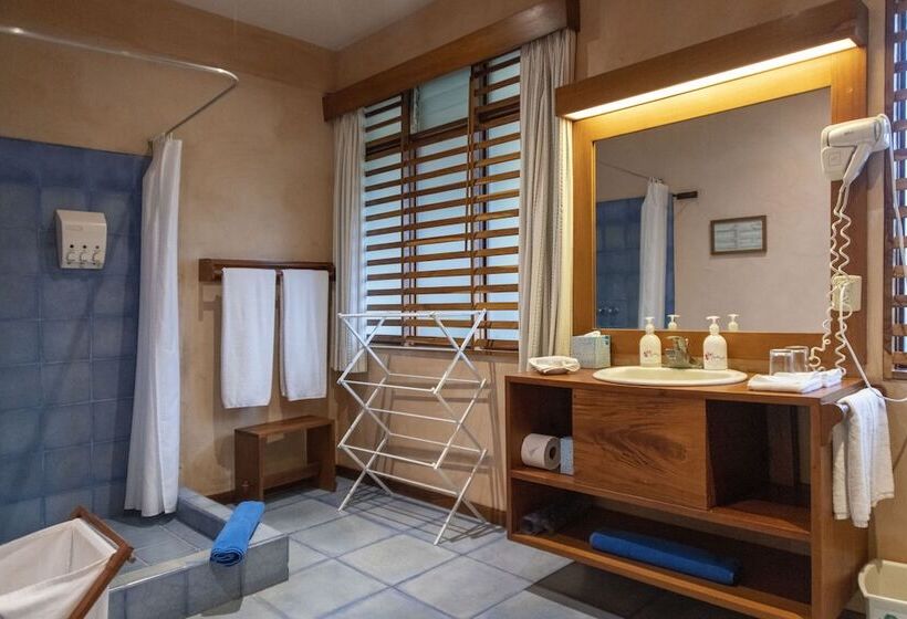 Номер Superior с Балконом, Capitan Suizo Beachfront Boutique