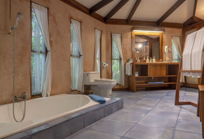 Бунгало Стандарт, Capitan Suizo Beachfront Boutique