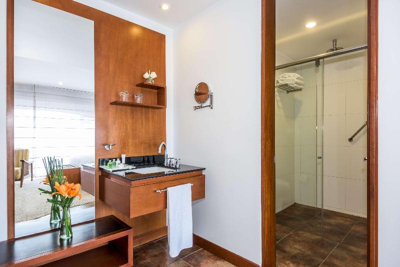Семейный Номер, NH Bogota Pavillon Royal