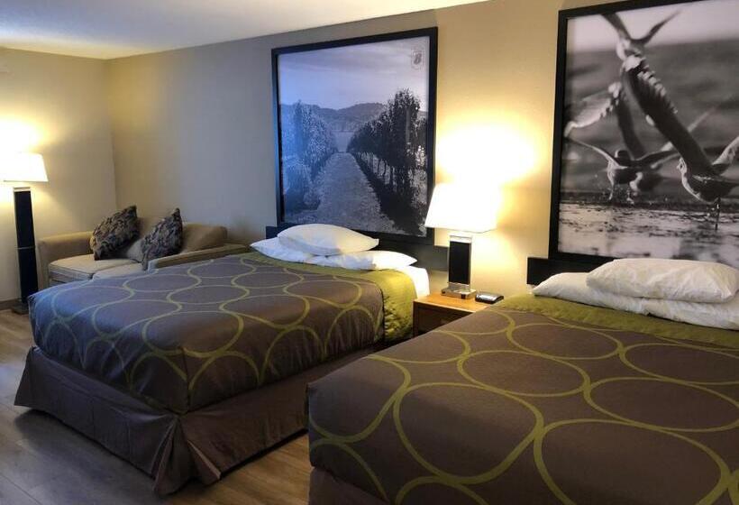 标准工作室, Super 8 By Wyndham Salmon Arm