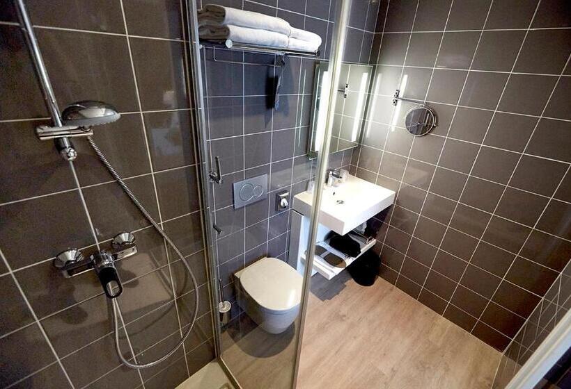Полулюкс, Kyriad Hotel Brest
