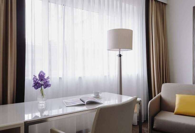 Deluxe Zimmer, Pullman Berlin Schweizerhof