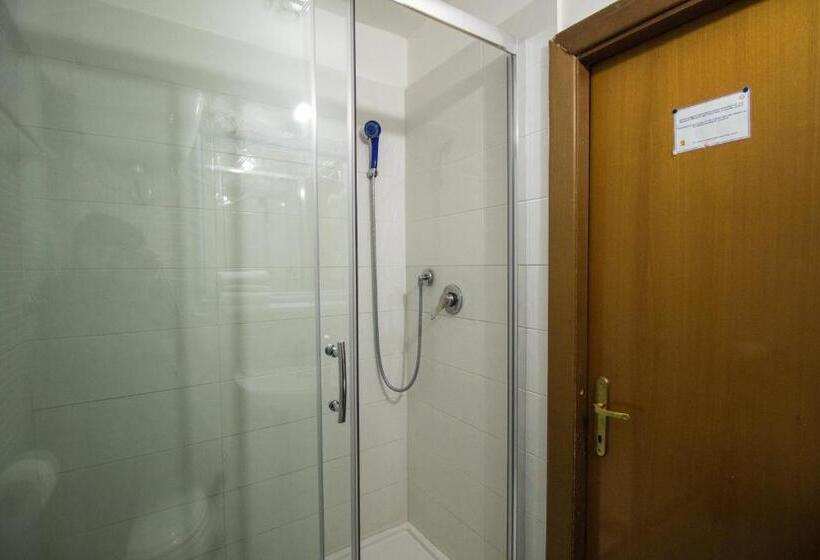 Chambre Familiale, Aquarium Termini