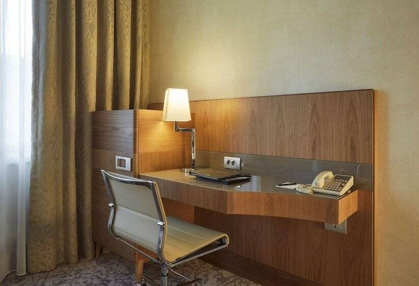 Deluxe Room, Hilton Milan