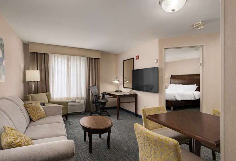Deluxe Room King Size Bed, Hilton Milan