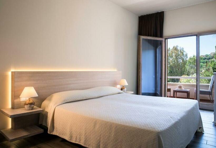 Семейный Номер, Is Molas Resort