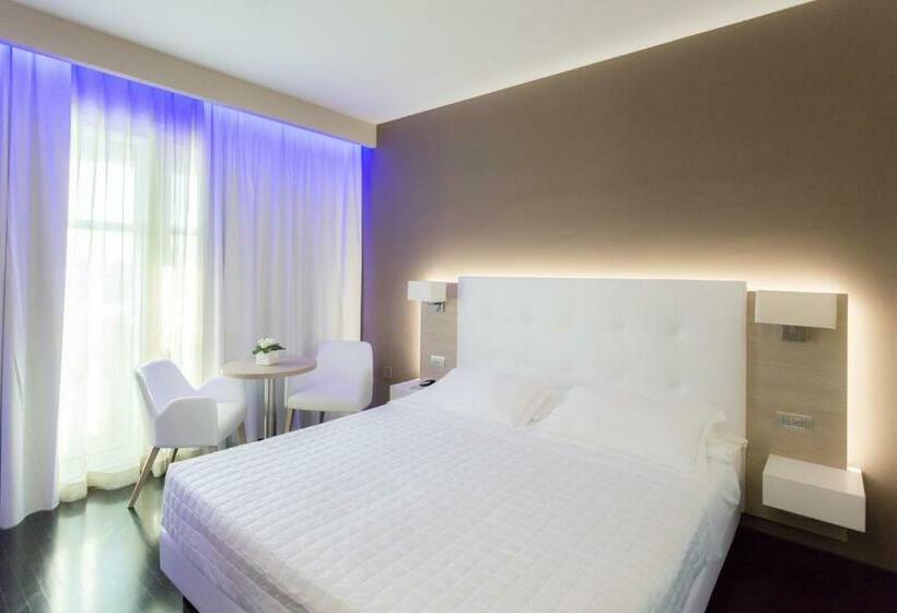 جناح جونيور, Raffaello Hotel & Mooka Restaurant