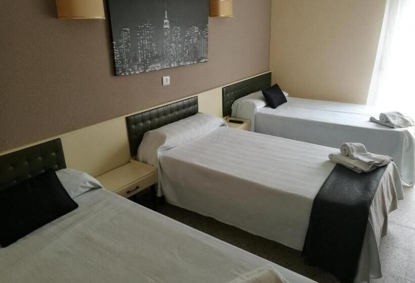 Номер Стандарт Трехместный, Hostal Isla Playa