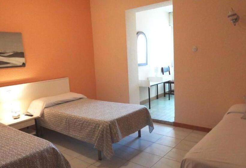 Семейный Номер, Hostal Isla Playa