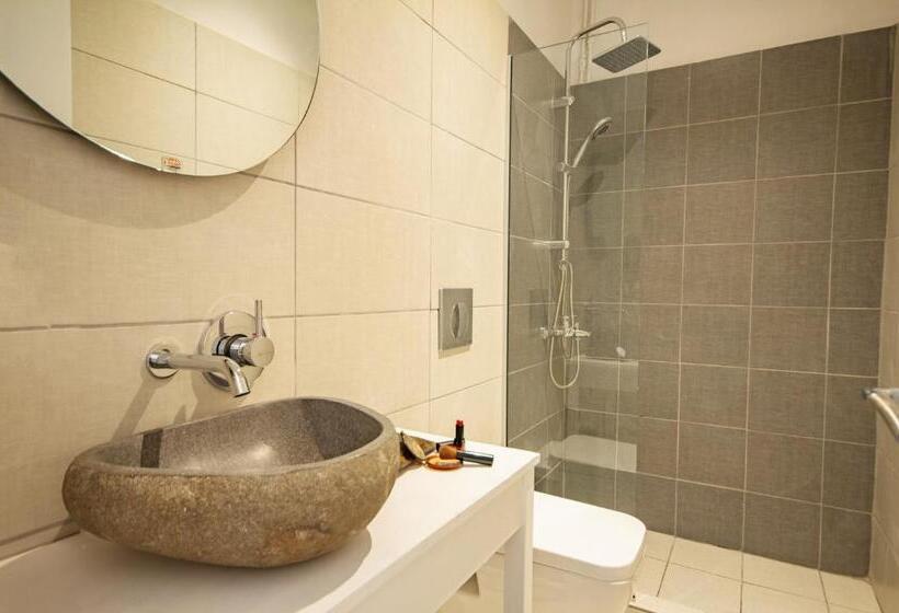 Номер Стандарт с Балконом, Olive Grove Suites Boutique