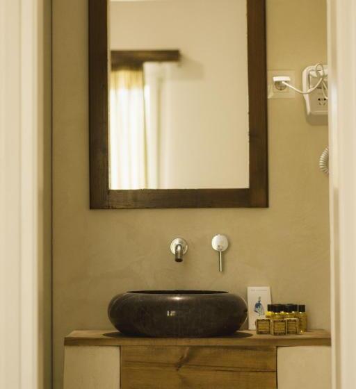 Номер Стандарт Вид на Бассейн, Olive Grove Suites Boutique