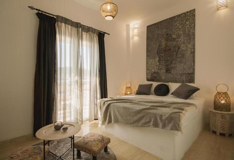 Номер Стандарт Вид на Бассейн, Olive Grove Suites Boutique