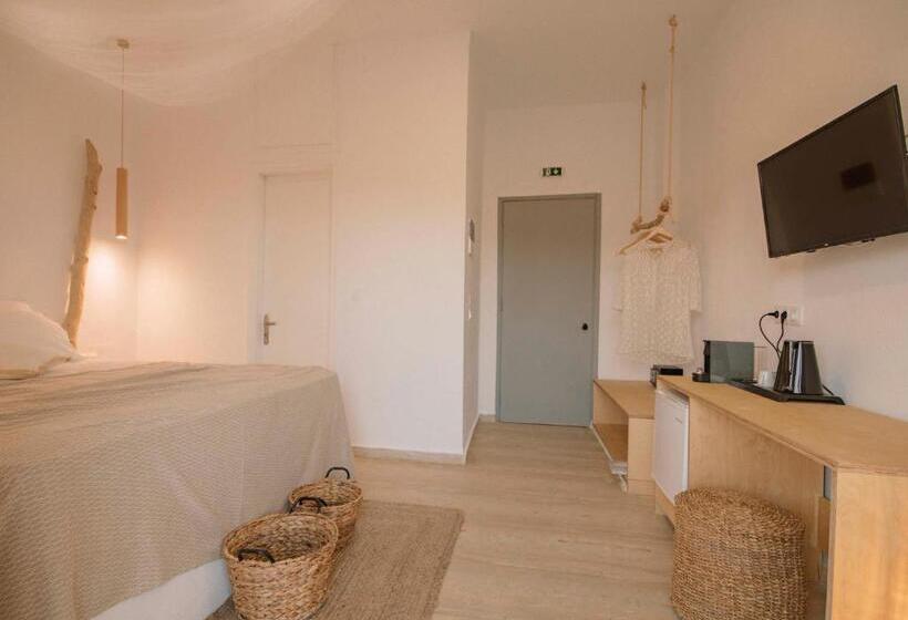 Номер Стандарт с Балконом, Olive Grove Suites Boutique