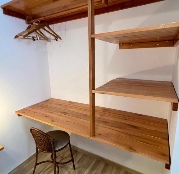 سوییت اجرایی, Bada Hostel & Kite School