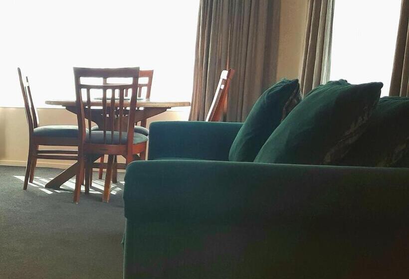 침실 2개 아파트, Aaron Court Motel
