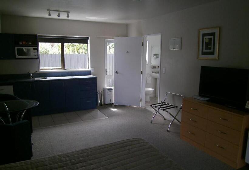 이그제큐티브 스튜디오, Anchorage Motel Apartments