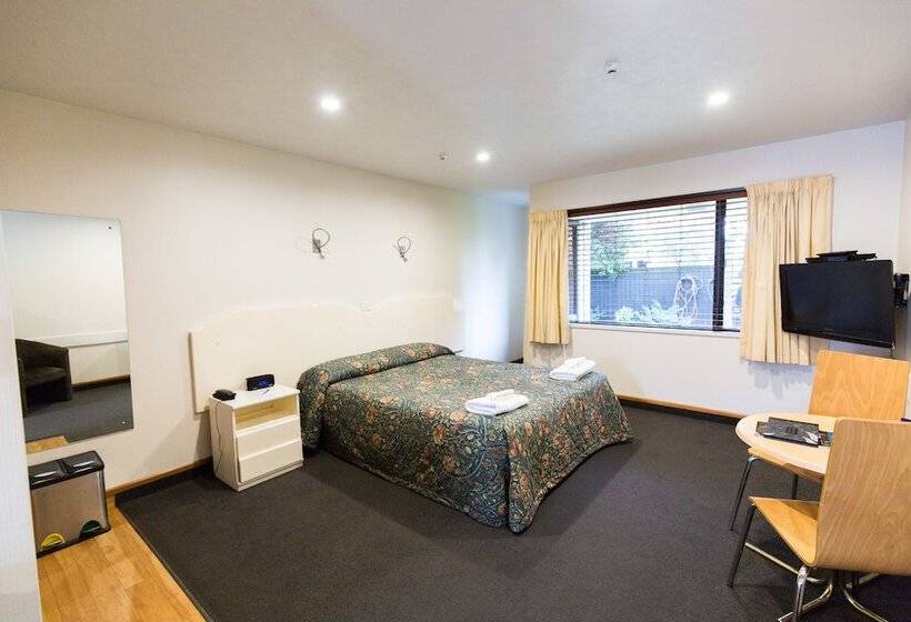 이코노미 스튜디오, Airport Gateway Motor Lodge