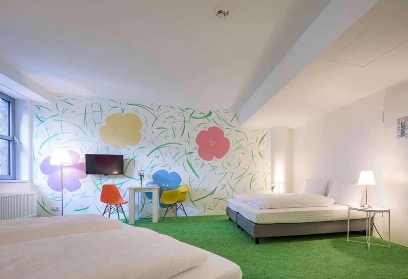 Четырехместный Номер Стандарт, Flowers Hotels