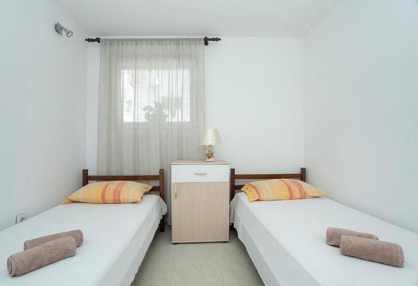 테라스가 있는 2 베드룸 아파트, Guest House Mara