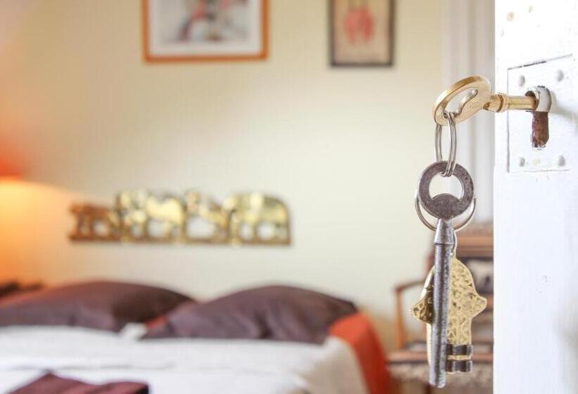 Семейный Номер, Manoir Des Turets