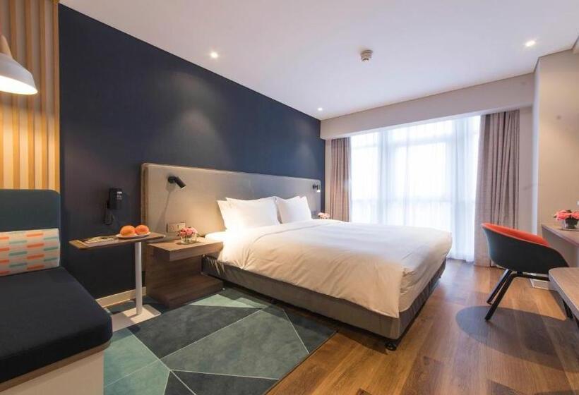 キングサイズベッドのスタンダードルーム, Holiday Inn Express Liyang Huafu, An Ihg
