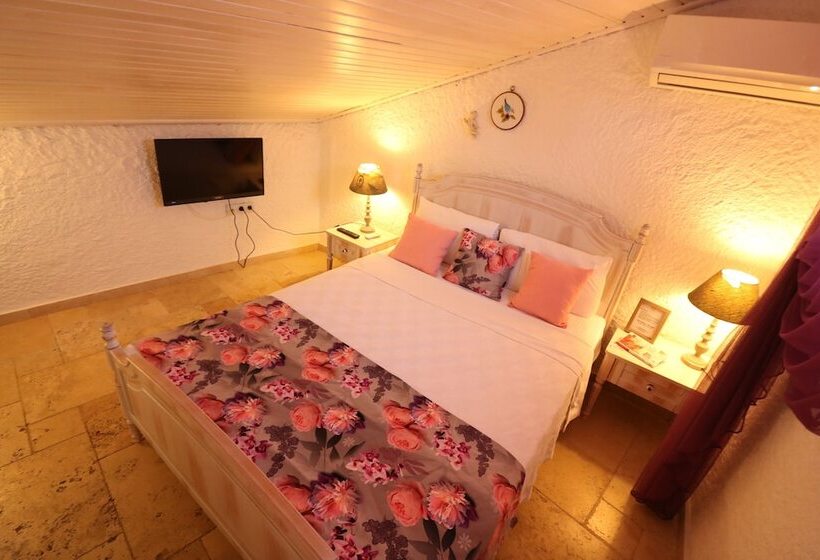 اتاق استاندارد سه نفره, Galya Otel Alacati