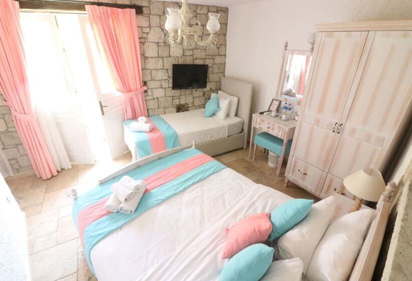 اتاق راحتی سه تخته, Galya Otel Alacati