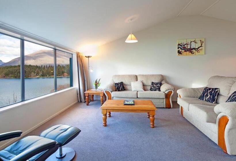 2 Bedrooms Apartment Lake View, Apartments At Spinnaker Bay