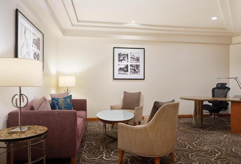キングサイズベッドのスイートルーム, Sheraton Manila Bay