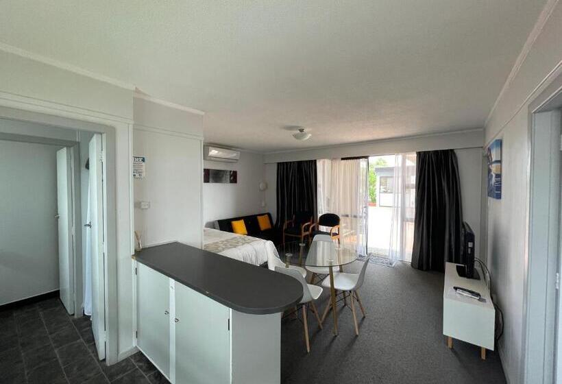 Family Suite, Waikanae Beach Motel