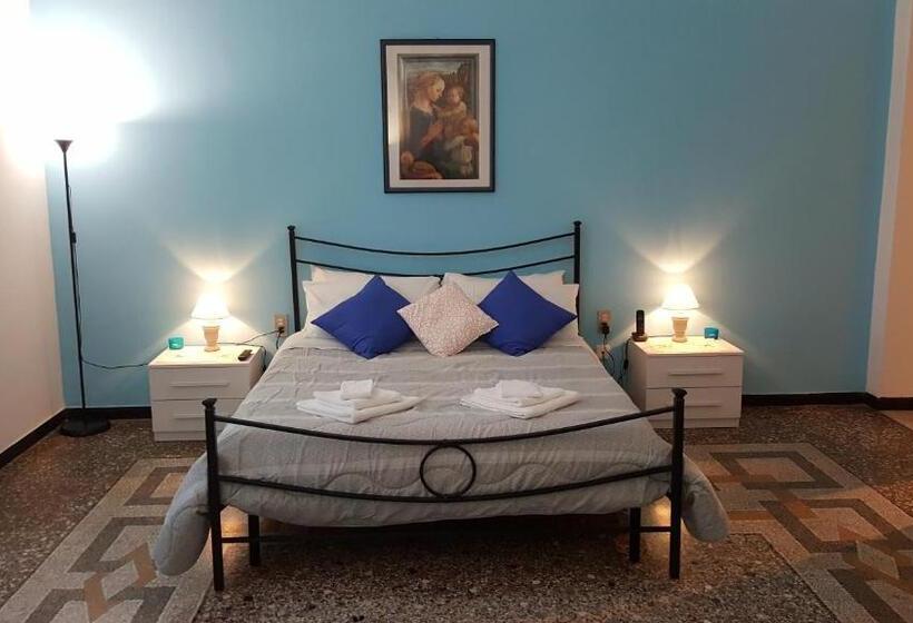 اتاق استاندارد با چشمانداز باغ, Royal Suite