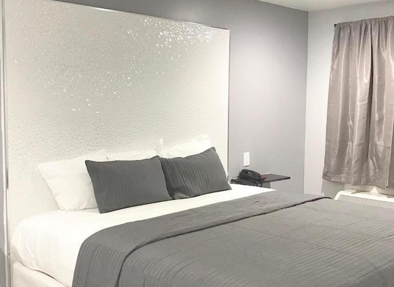 스탠다드 룸 킹사이즈 침대, Ramsey Inn & Suites