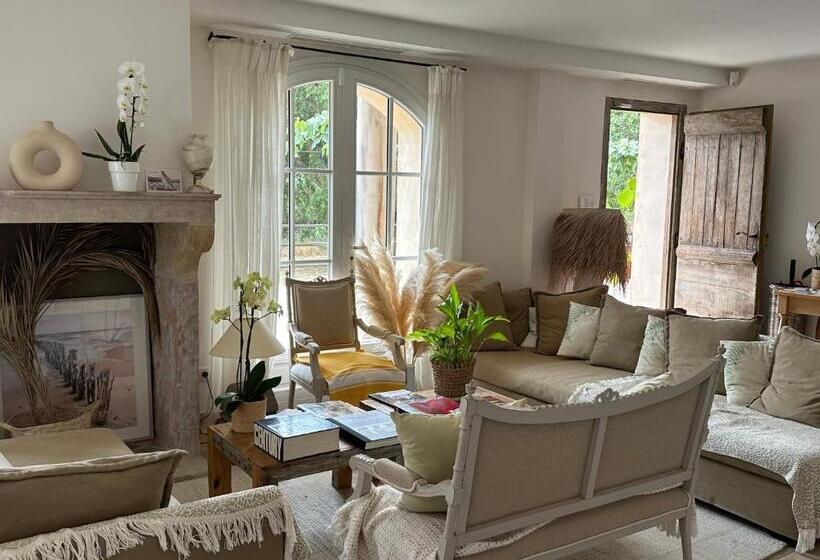 Quarto Estandar Primeiro Andar, Le Clos Des Sept Palmiers