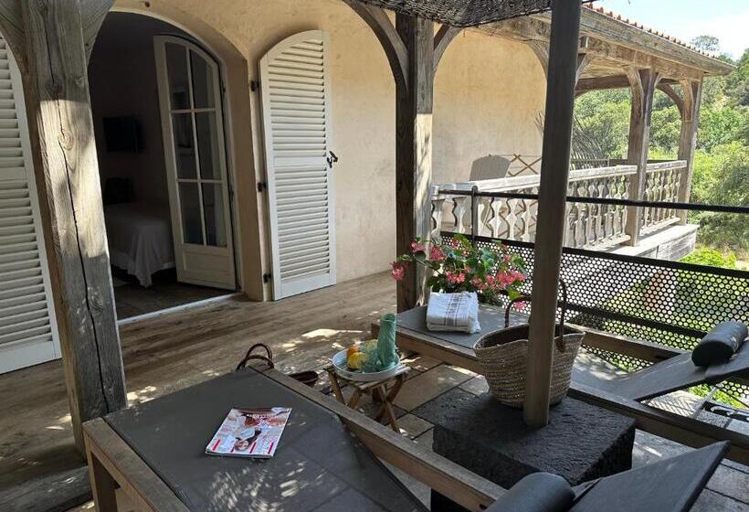 Quarto Deluxe com Terraço, Le Clos Des Sept Palmiers