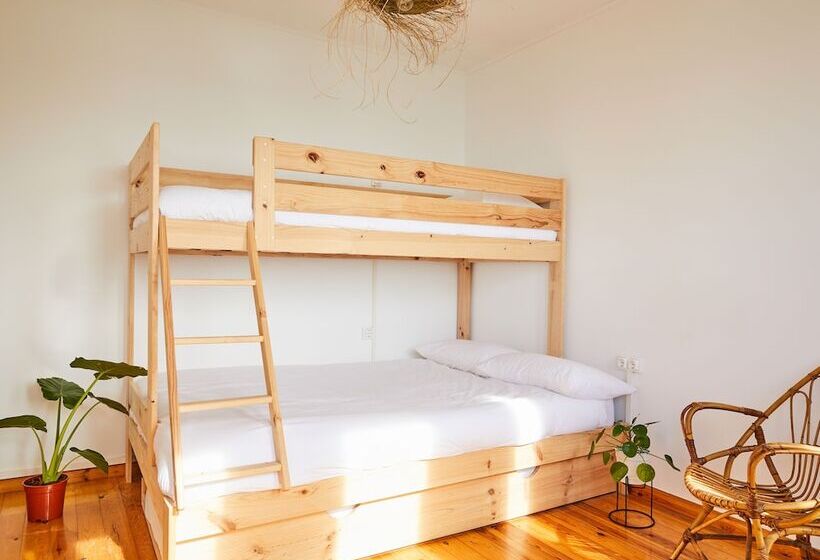 Кровать в Многоместном Номере с Общей Ванной, Caión Surf House   Hostel