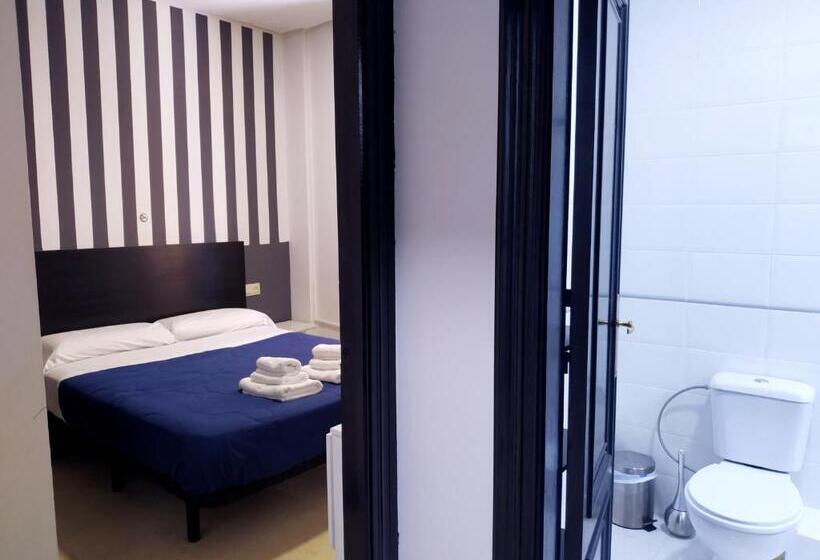 Номер Basic, Flats Friends Plaza De La Reina