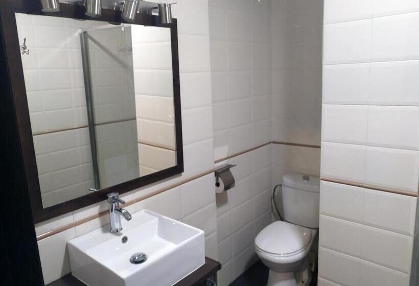 Четырехместный Номер Стандарт, Flats Friends Plaza De La Reina