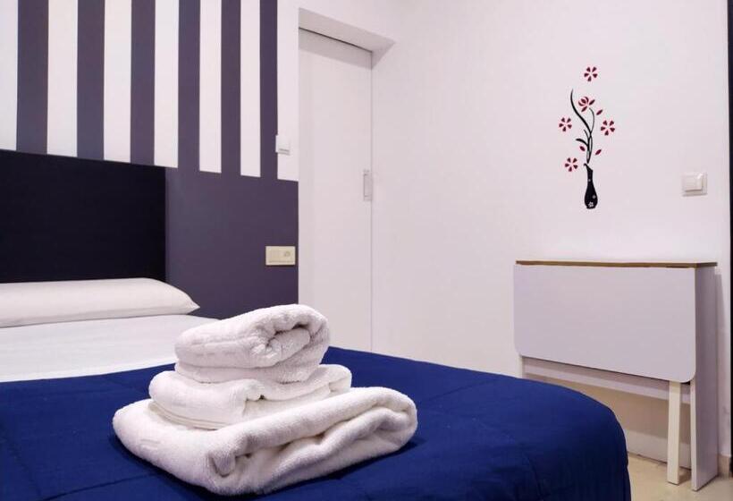 Номер Basic, Flats Friends Plaza De La Reina