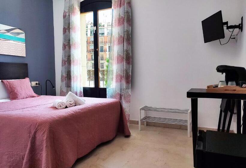 Четырехместный Номер Стандарт, Flats Friends Plaza De La Reina