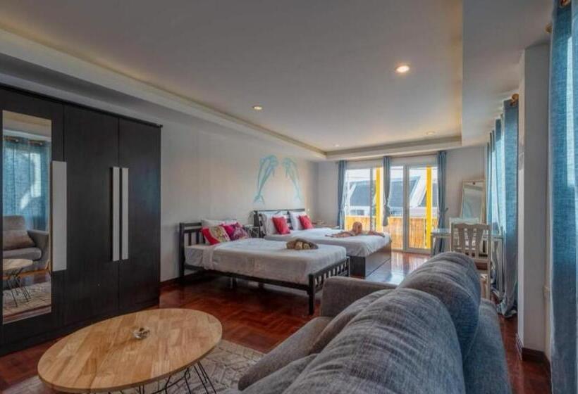 Трехместный Номер Стандарт с Балконом, Lemon Loft Boutique Room
