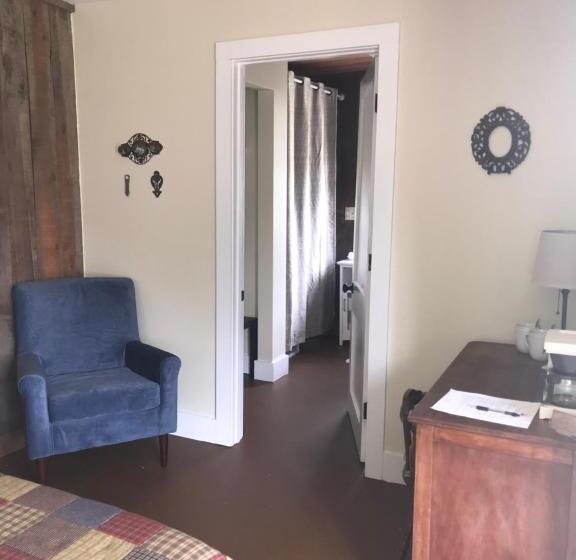 Люкс 2 Спальни, Riverboat Bed & Breakfast