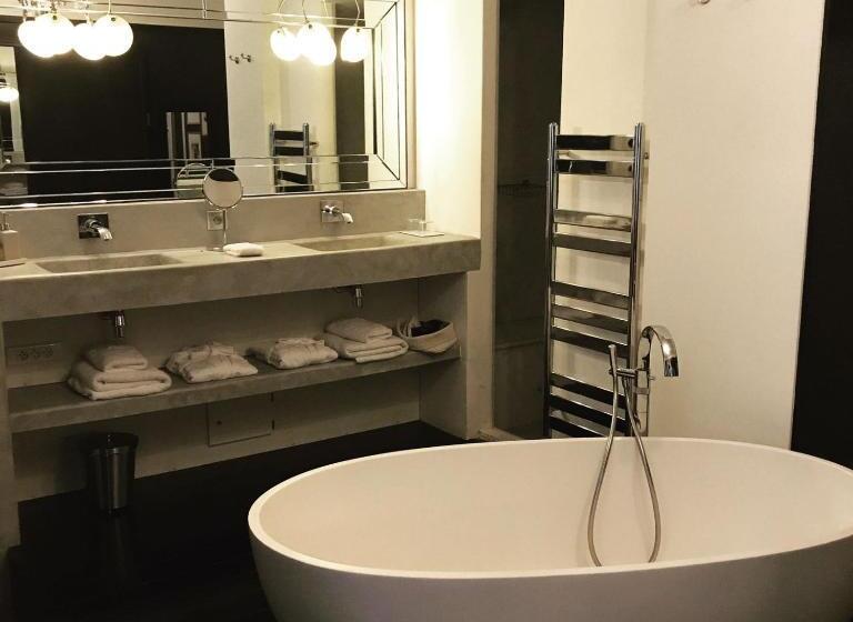 Полулюкс Повышенной Комфортности, Hôtel Particulier Le 28