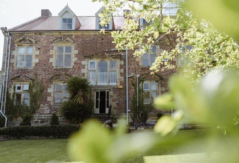 Номер Стандарт в Мансарде, Ruswarp Hall   Whitby